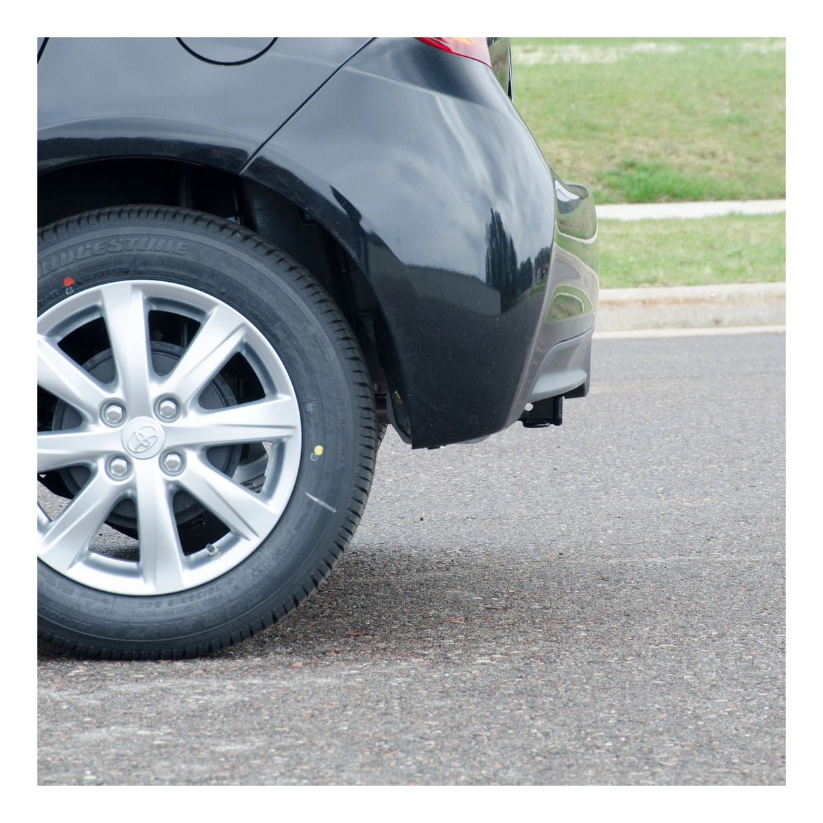Class 1 Trailer Hitch 1-1/4" Receiver Select Toyota Yaris